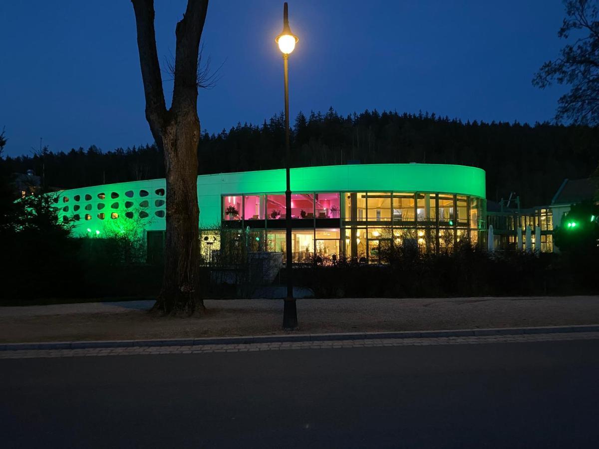 Fewo Roland Ranft Direkt Am Kurpark Barrierearm 60Qm 바트엘스터 외부 사진